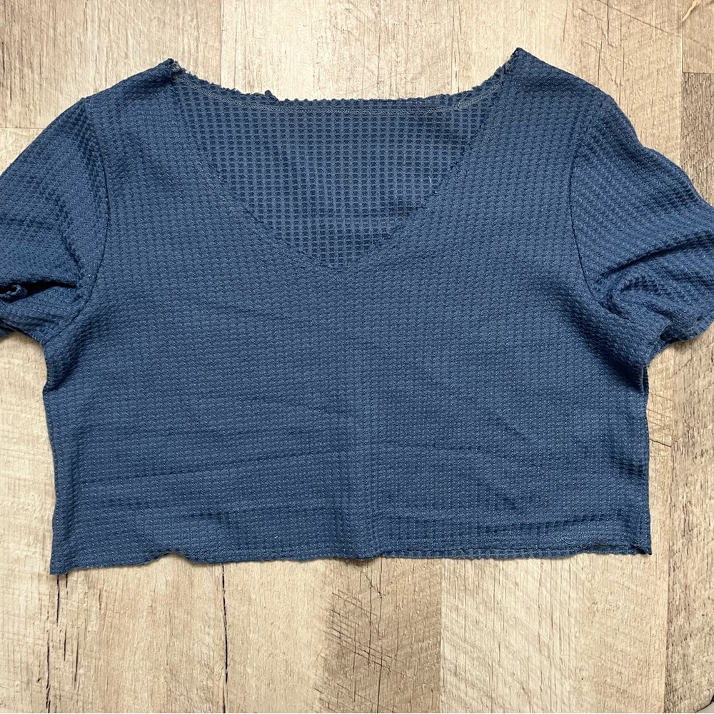 Waffle knit V neck crop top. M